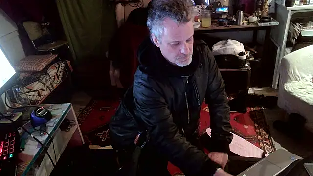 Snapshot of SilverandFox chatting on March 2025 09:21:01 AM SilverandFox online show from March 2025 09:21:01 AM