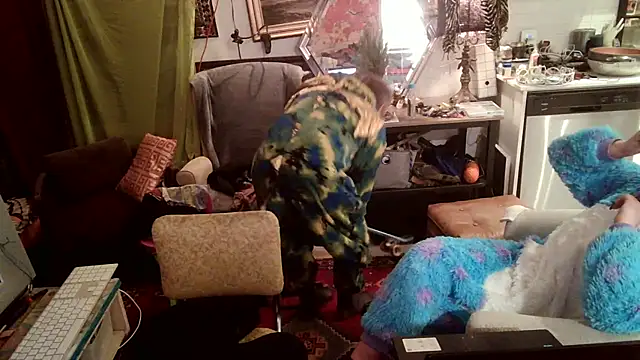 Snapshot of SilverandFox chatting on March 2025 10:28:02 AM SilverandFox online show from March 2025 10:28:02 AM