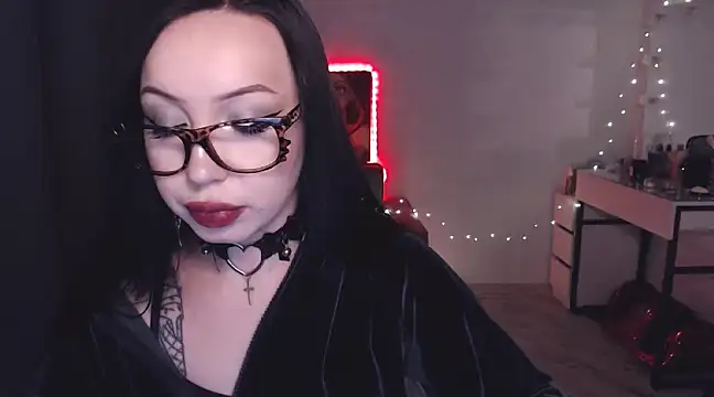 Snapshot of MoranaMissGod chatting on December 2024 02:22:02 AM MoranaMissGod online show from December 2024 02:22:02 AM