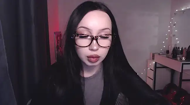 Snapshot of MoranaMissGod chatting on December 2024 09:43:01 PM MoranaMissGod online show from December 2024 09:43:01 PM