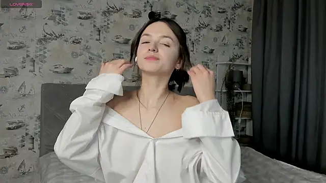 Snapshot of LilianGrindle chatting on March 2025 06:10:02 PM LilianGrindle online show from March 2025 06:10:02 PM