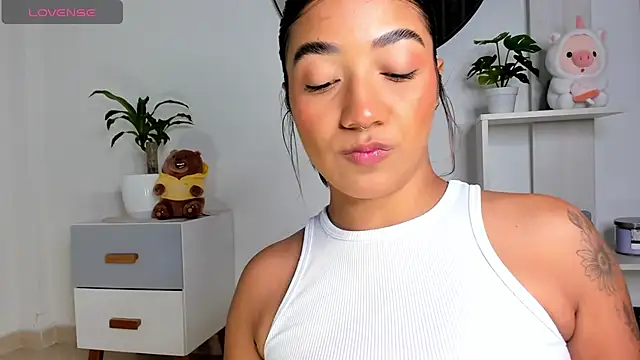 martina roldam online show from January 2025 12:22:01 AM