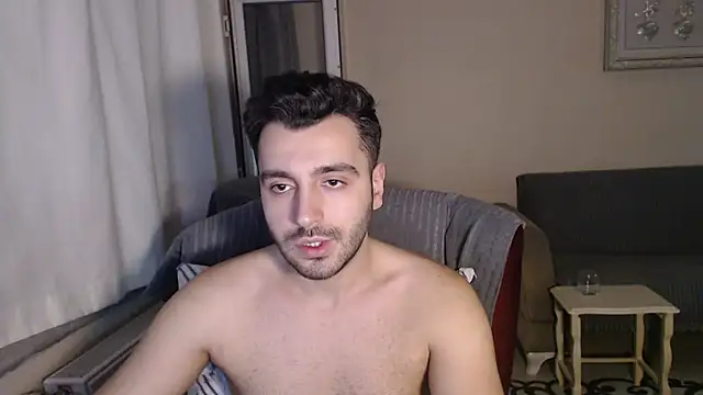 handsomeee04 online show from November 2025 04:38:02 PM