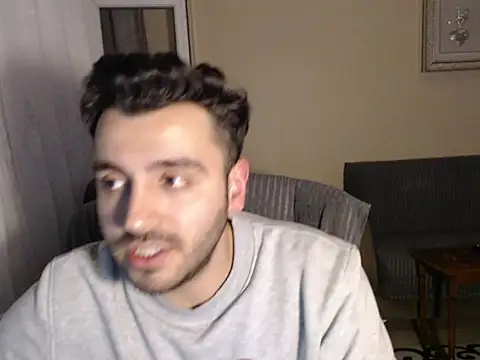 handsomeee04 online show from November 2025 10:37:02 PM