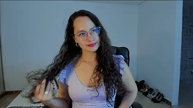 emmaTorres1 online show from March 2025 11:39:01 PM