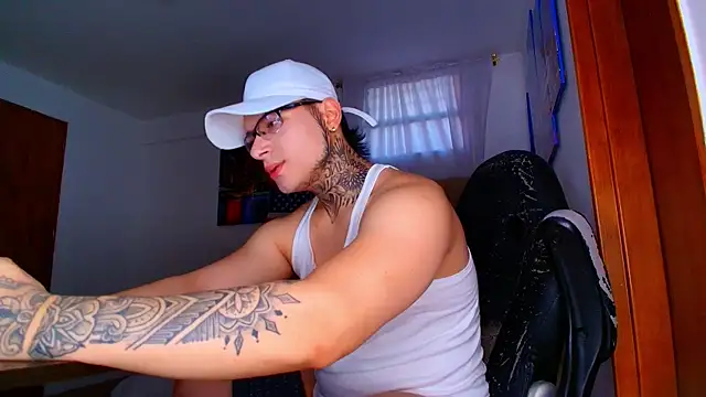 DennisWalkerr online show from September 2025 10:24:02 PM