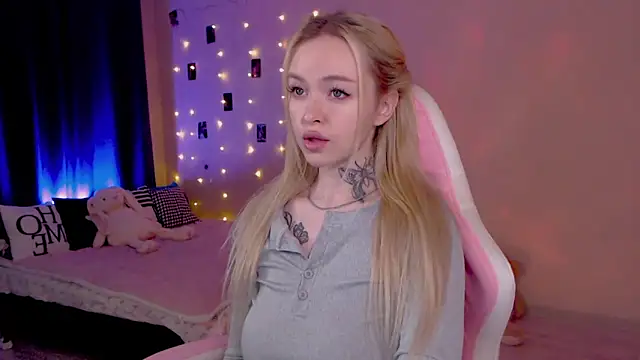 Snapshot of Naughty_Mable chatting on June 2026 01:01:02 AM Naughty Mable online show from June 2026 01:01:02 AM