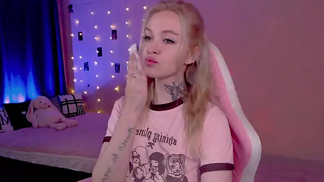 Snapshot of Naughty_Mable chatting on June 2026 01:04:02 AM Naughty Mable online show from June 2026 01:04:02 AM