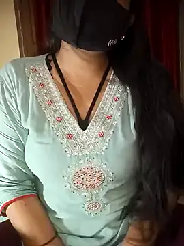 Snapshot of Soniya_444 chatting on January 2025 06:45:01 PM Soniya 444 online show from January 2025 06:45:01 PM