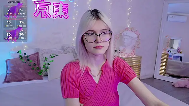 Snapshot of NellieLoyns chatting on November 2025 05:17:02 PM NellieLoyns online show from November 2025 05:17:02 PM