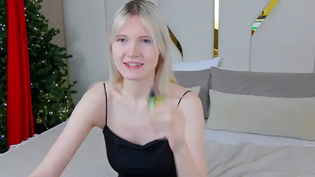 Snapshot of NellieLoyns chatting on December 2025 06:28:01 PM NellieLoyns online show from December 2025 06:28:01 PM