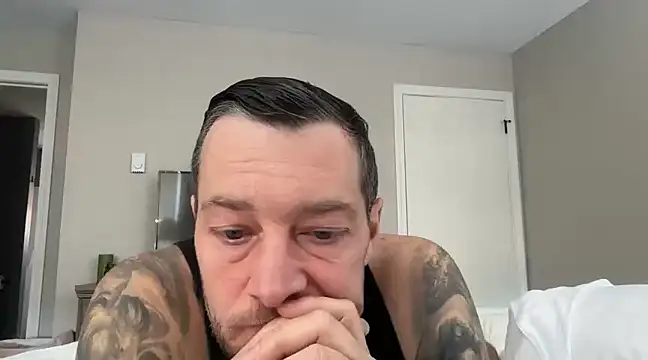 Snapshot of moon-boy chatting on December 2024 02:33:01 PM moon-boy online show from December 2024 02:33:01 PM