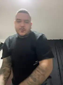 Snapshot of El_Titan1998 chatting on December 2024 04:47:02 AM El Titan1998 online show from December 2024 04:47:02 AM