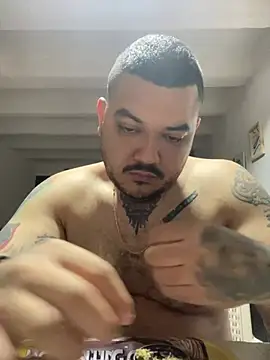 Snapshot of El_Titan1998 chatting on March 2025 12:22:02 PM El Titan1998 online show from March 2025 12:22:02 PM