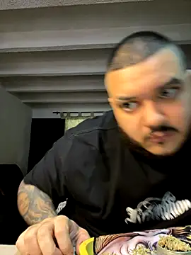 Snapshot of El_Titan1998 chatting on September 2025 08:10:01 PM El Titan1998 online show from September 2025 08:10:01 PM