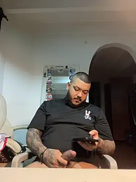 Snapshot of El_Titan1998 chatting on October 2025 11:45:02 PM El Titan1998 online show from October 2025 11:45:02 PM