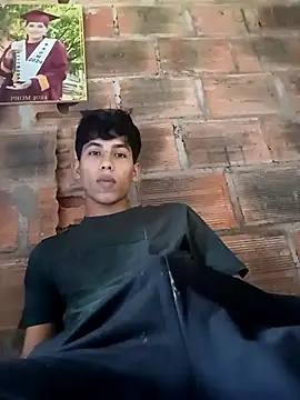 Andres123cv online show from December 2025 03:43:02 PM