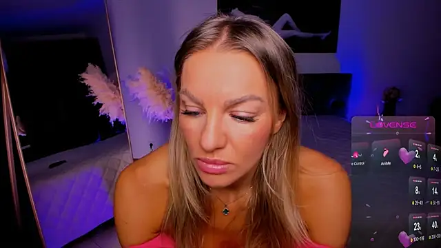 Snapshot of Oliva_Candy chatting on November 2025 09:40:01 AM Oliva Candy online show from November 2025 09:40:01 AM