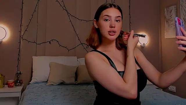 Snapshot of AngelicaKleee chatting on September 2025 01:39:02 AM AngelicaKleee online show from September 2025 01:39:02 AM