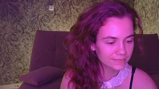 Snapshot of CurlyNed chatting on January 2025 07:02:02 PM CurlyNed online show from January 2025 07:02:02 PM