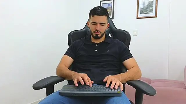 Massimoo 07 online show from January 2025 11:32:02 PM