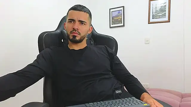 Massimoo 07 online show from February 2025 10:31:02 PM