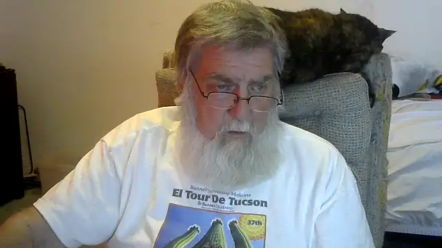 Snapshot of viejo_oso chatting on June 2026 10:13:02 PM viejo oso online show from June 2026 10:13:02 PM