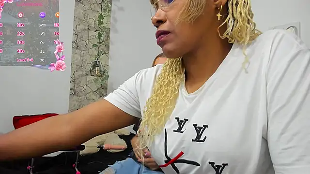 Snapshot of evelin_cloy_golden chatting on December 2024 07:35:01 PM evelin cloy golden online show from December 2024 07:35:01 PM