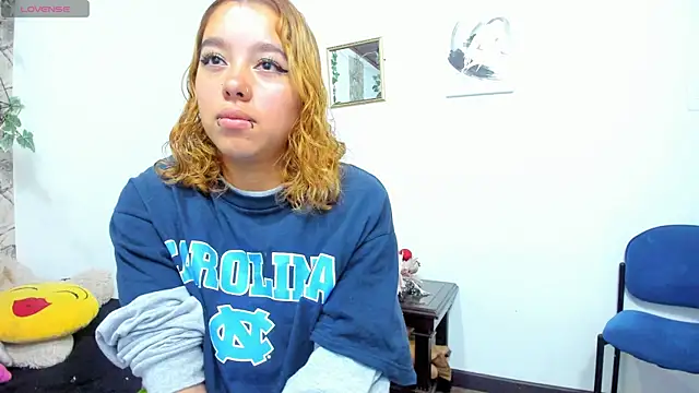 Snapshot of evelin_cloy_golden chatting on December 2024 07:11:02 PM evelin cloy golden online show from December 2024 07:11:02 PM