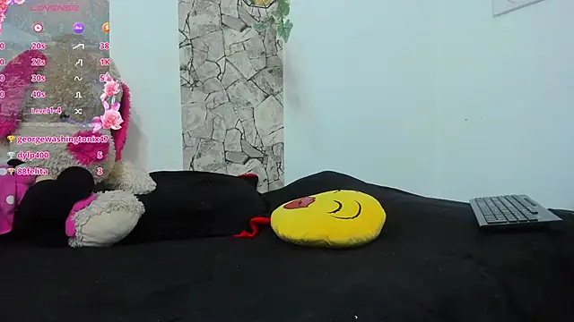 Snapshot of evelin_cloy_golden chatting on December 2024 10:01:01 PM evelin cloy golden online show from December 2024 10:01:01 PM