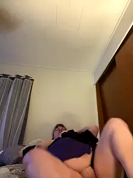 Snapshot of Luciouslouise72@xh chatting on September 2025 10:37:01 AM Luciouslouise72xh online show from September 2025 10:37:01 AM