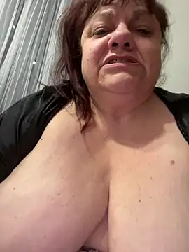 Snapshot of Luciouslouise72@xh chatting on September 2025 06:42:02 PM Luciouslouise72xh online show from September 2025 06:42:02 PM