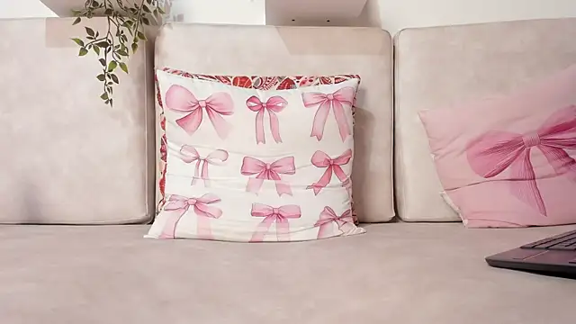 Snapshot of Carolina_Burninng chatting on March 2025 02:23:02 AM Carolina Burninng online show from March 2025 02:23:02 AM