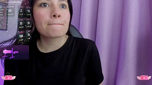 Snapshot of Carolina_Burninng chatting on September 2025 10:34:01 PM Carolina Burninng online show from September 2025 10:34:01 PM