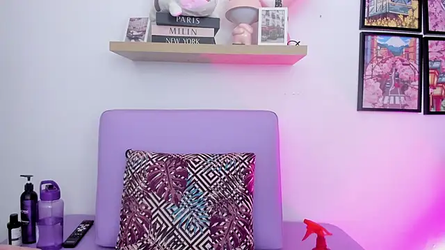 Snapshot of Carolina_Burninng chatting on October 2025 08:48:01 PM Carolina Burninng online show from October 2025 08:48:01 PM