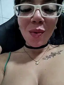 Snapshot of StarSex22 chatting on February 2025 05:25:01 AM StarSex22 online show from February 2025 05:25:01 AM