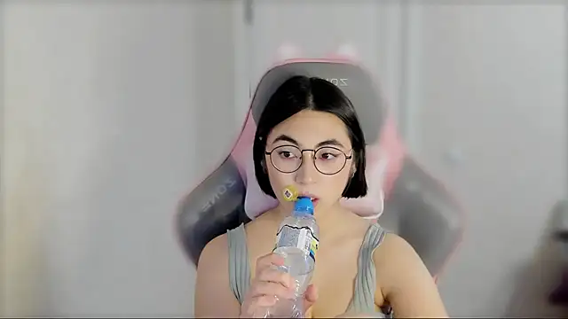  hannah baker online show from February 2025 12:34:02 PM