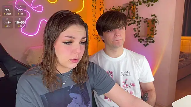 Snapshot of RobertAndLinela chatting on November 2025 02:05:02 PM RobertAndLinela online show from November 2025 02:05:02 PM