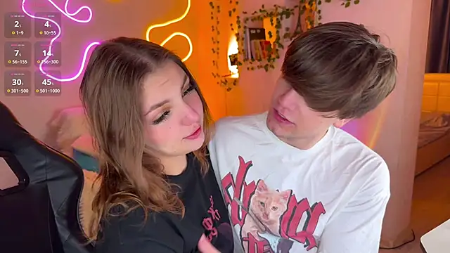 Snapshot of RobertAndLinela chatting on November 2025 04:40:01 PM RobertAndLinela online show from November 2025 04:40:01 PM