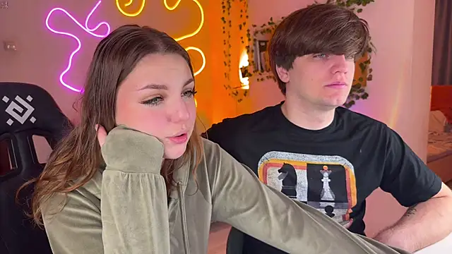 Snapshot of RobertAndLinela chatting on November 2025 02:50:02 PM RobertAndLinela online show from November 2025 02:50:02 PM