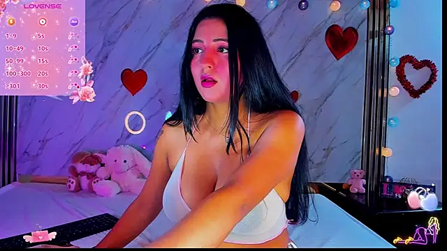 Snapshot of Lana_Parker_01 chatting on June 2026 03:33:02 AM Lana Parker 01 online show from June 2026 03:33:02 AM