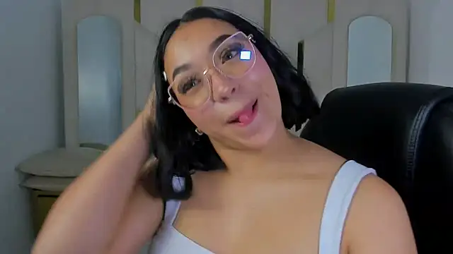 IsabellRodriguez18 online show from December 2025 03:33:01 AM