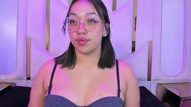 IsabellRodriguez18 online show from April 2026 07:45:01 AM