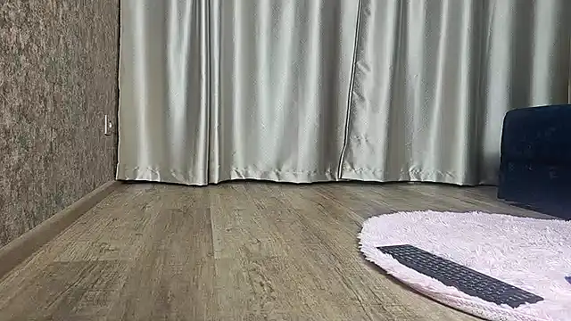 Jennifer Braun online show from December 2025 02:12:02 PM