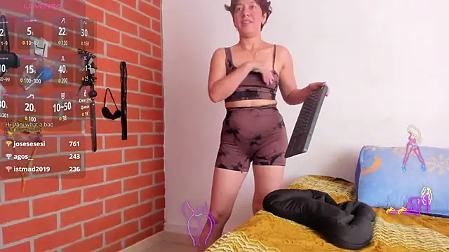 Laura hellss online show from February 2025 06:40:02 PM