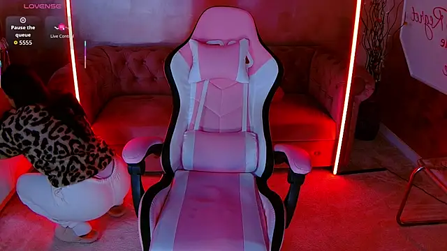 Snapshot of evanew_ chatting on December 2025 04:42:02 AM evanew online show from December 2025 04:42:02 AM