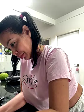 Snapshot of KarolRubi1 chatting on November 2025 06:07:01 PM KarolRubi1 online show from November 2025 06:07:01 PM