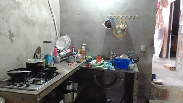 Coral0403 online show from December 2025 06:48:01 PM