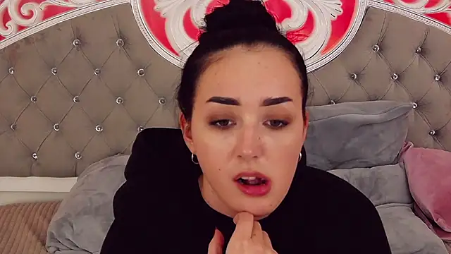 KimKhallifa online show from February 2025 07:37:02 AM