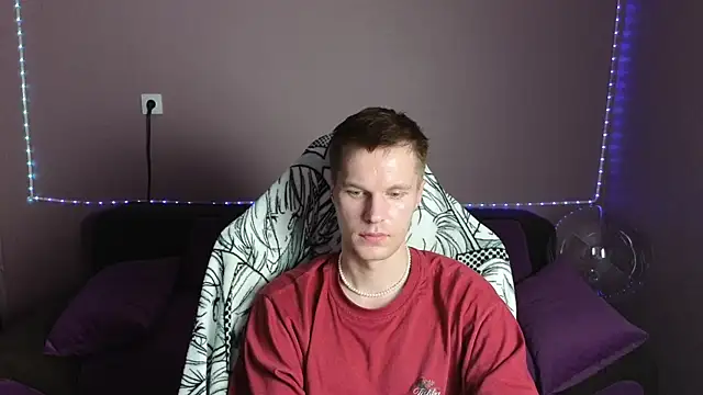 Leonnextdoor online show from December 2024 12:20:02 PM